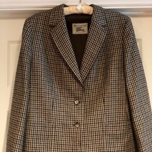 Burberry houndstooth blazer fits like a size 10 women